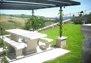 Cozy 2-Bed Apartment, Petrella