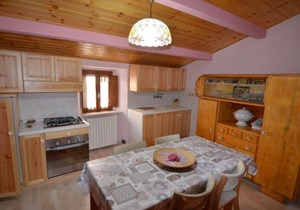 Cozy 2-Bed Apartment, Petrella