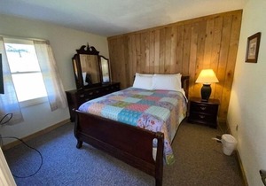 Cozy 2 bedroom suite with living room. Close to hiking trails, ski resorts and family parks!