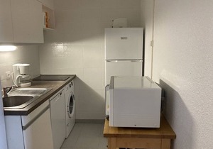 Cozy 2-Room Apt for 6 with WiFi, Near Ski Slopes & Amenities