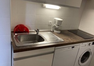 Cozy 2-Room Apt for 6 with WiFi, Near Ski Slopes & Amenities