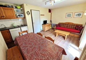Cozy 2-Room + Cabin Apartment, Sleeps 6, Near Charmasson Chairlift and Village Center