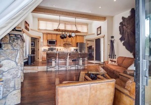 Cozy 2BR Condo Near Peak 8 & Town w/Hot Tub Access