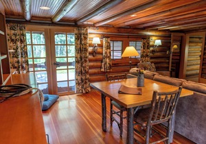 Cozy 2BR Lodge Apartment with Mountain Views Historic B Bar Ranch Getaway