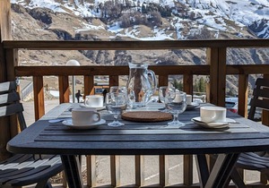 Cozy 3-room, balcony, ski-in/ski-out, parking, WIFI