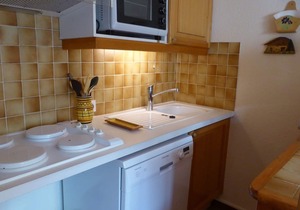 Cozy 4-6 Person Apartment in Village Center - 2 Bedrooms, Steps from Skiing