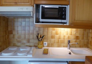 Cozy 4-6 Person Apartment in Village Center - 2 Bedrooms, Steps from Skiing