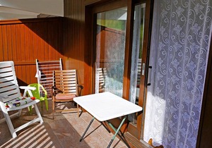 Cozy 4-6 Person Apartment in Village Center - 2 Bedrooms, Steps from Skiing