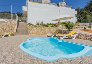 Cozy and quiet house in the Algarve, with pool and terrace