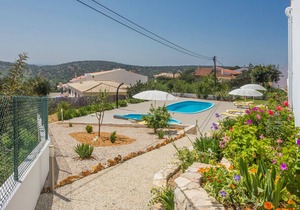 Cozy and quiet house in the Algarve, with pool and terrace