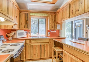 Cozy and Quiet Wood Lined Charm in Tierra Del Mar! Sister’s Beach Retreat