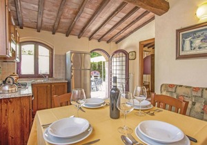 Cozy apartment in San Donato in P. FI