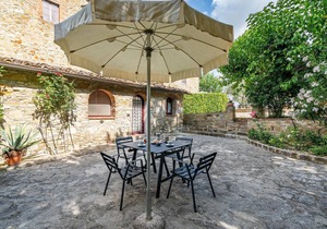 Cozy apartment in San Donato in P. FI