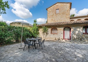 Cozy apartment in San Donato in P. FI