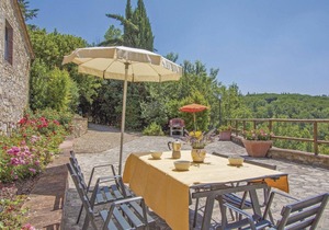 Cozy apartment in San Donato in P. FI