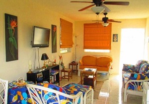 Cozy Apartment Close to Beach & Nightlife