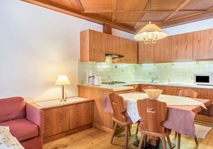 Cozy Apartment "Dolomieu 19" with Mountain View, Wi-Fi & Whirlpool