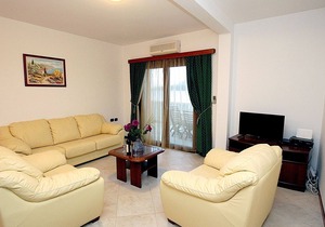 Cozy Beach Front One Bedroom Apartment