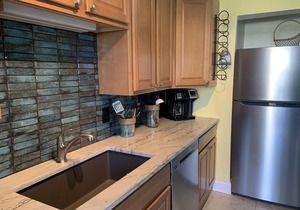 Cozy Beachside Condo 2 Minute Walk to Beach