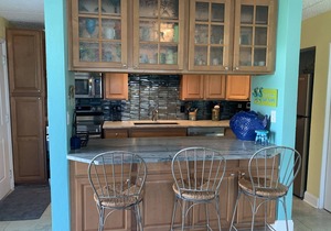 Cozy Beachside Condo 2 Minute Walk to Beach