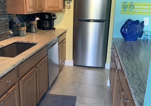 Cozy Beachside Condo 2 Minute Walk to Beach