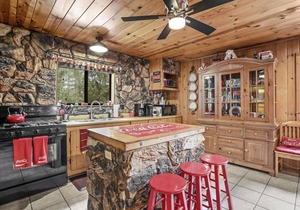 Cozy Bear Cottage-beat the heat in Christopher Creek!