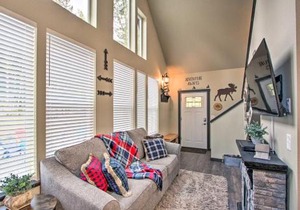 Cozy Cabin - 5 Miles to Mt Rainier National Park!