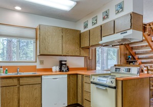 Cozy Cabin w/ Shared Pool & Tennis Courts - Near Town & Wilderness