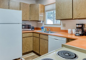 Cozy Cabin w/ Shared Pool & Tennis Courts - Near Town & Wilderness