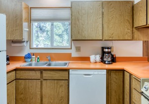 Cozy Cabin w/ Shared Pool & Tennis Courts - Near Town & Wilderness