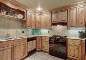 Cozy & Central Arrowhead Village Townhome