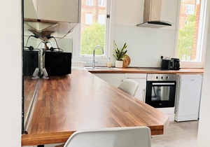 COZY Chiswick Apartment - Great Location.