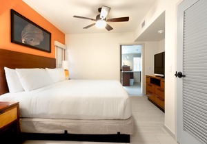 Cozy Condo w/ Beach Access, Resort Pool, WiFi & More!