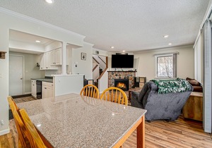 Cozy Condo with Shared Pool & Tennis, Fast WiFi, Private Deck & Gas Fireplace