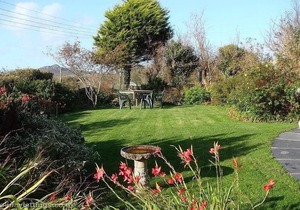 Cozy cottage in heart of St Davids - private garden with Cathedral views