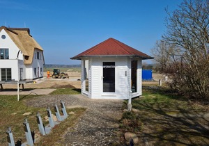 Cozy country house on the lagoon with balcony, garden. - The country house on the lagoon