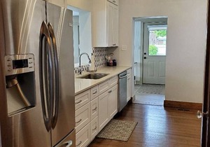 Cozy Craftsman home located downtown Culver