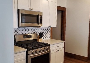 Cozy Craftsman home located downtown Culver