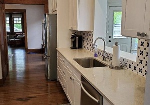 Cozy Craftsman home located downtown Culver