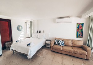 Cozy, family friendly apartment on the Beach, with panoramic view of the ocean