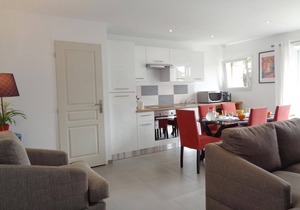 Cozy Gîte with Terrace, Garden & Modern Amenities in Scenic Maringes