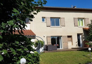 Cozy Gîte with Terrace, Garden & Modern Amenities in Scenic Maringes