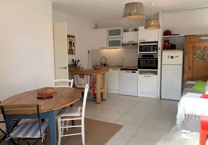 Cozy Ground Floor Apartment with Garden and Terrace in Bouzigues - 2 Keys