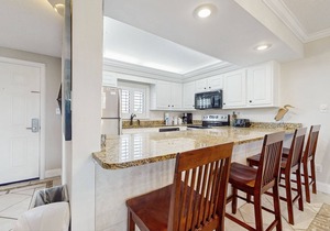 Cozy, Gulf-front home with 2 beach chairs - short distance to entertainment