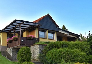 Cozy Holiday Home in Güntersberge with Lake View