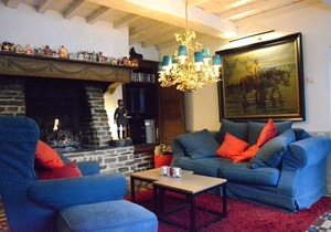 Cozy Holiday Home in Bièvre with Pond