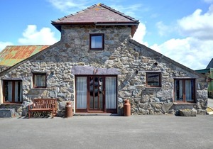 Cozy Holiday Home in Llanfaglan near Sea