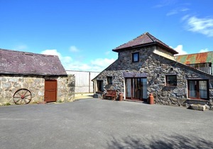 Cozy Holiday Home in Llanfaglan near Sea
