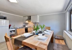 Cozy home in Dragoslavec with kitchen