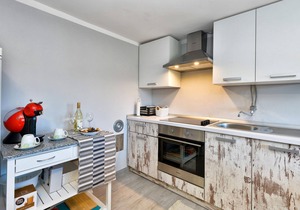 Cozy home in Dragoslavec with kitchen